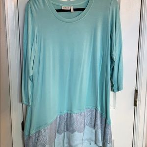 Lori Goldstein LoGo tunic with lace trim